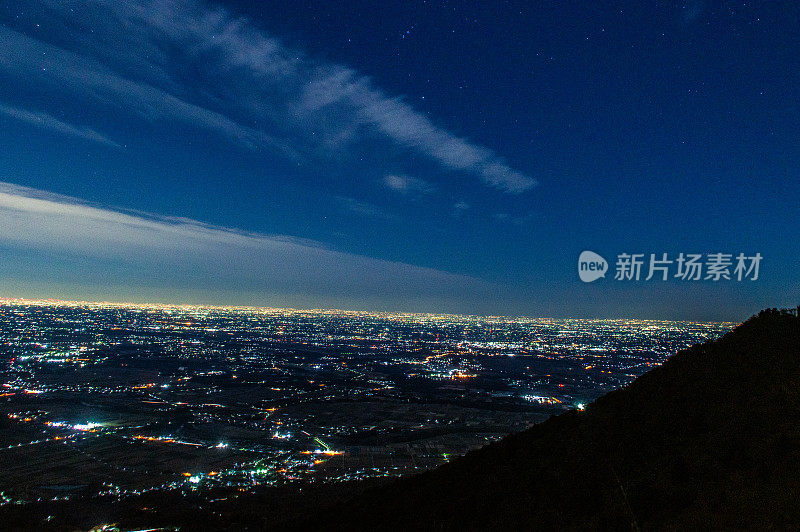 日本茨城县筑波山的夜景