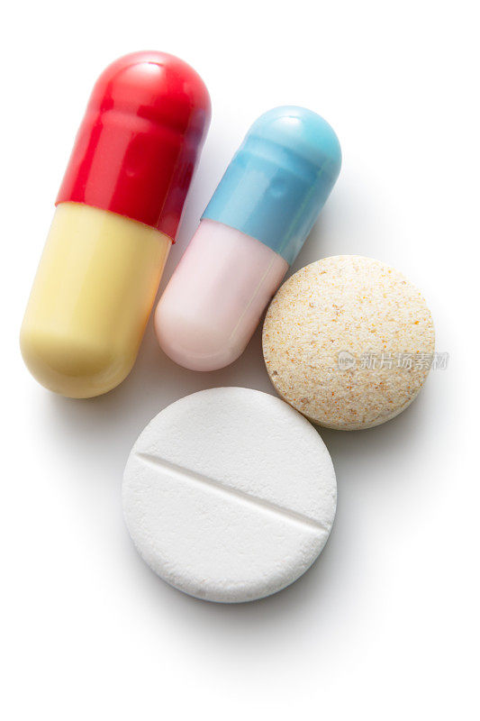 医药:药片和胶囊隔离在白色背景