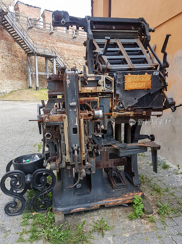 乌克兰卢巴特城堡博物馆里的老式机械印刷机。
