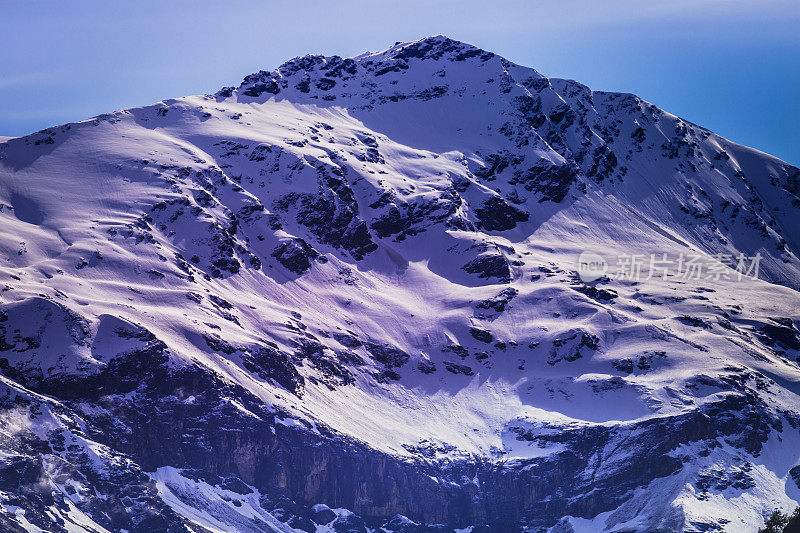 白雪覆盖的山，Ortler山丘——意大利阿尔卑斯山的Lombardy