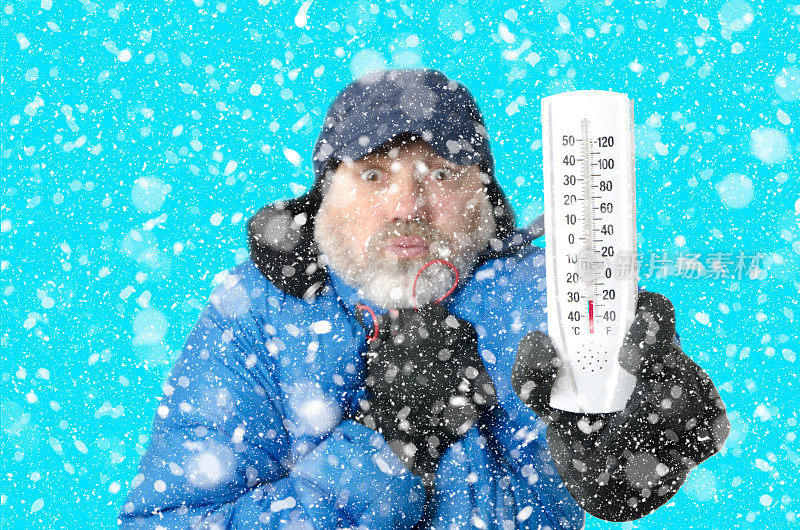 人在雪下冻住的肖像