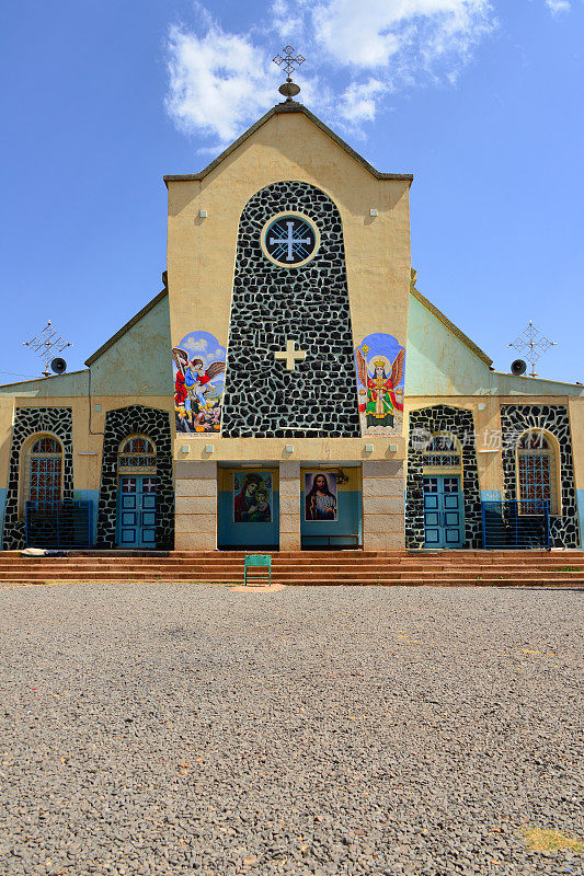阿斯马拉，厄立垂亚东正教特瓦希多教堂的砾石前院