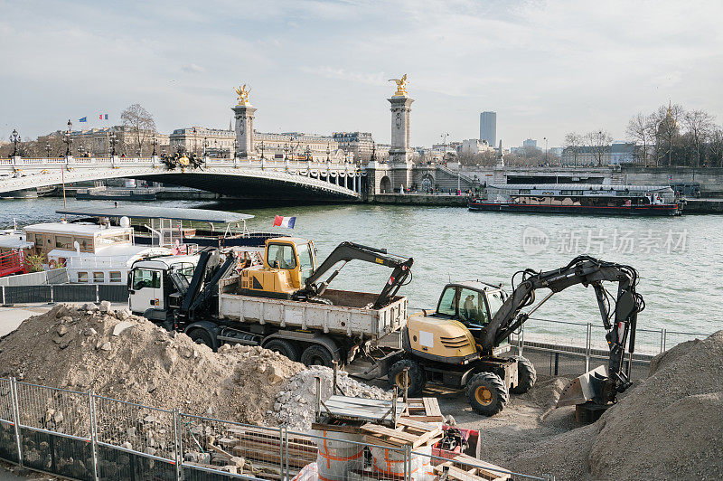 巴黎塞纳河边的建筑工程