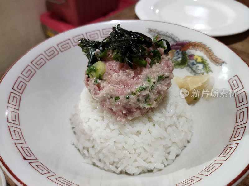 盘子里食物的特写镜头