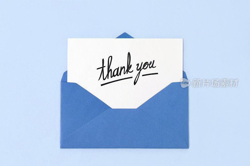 带感谢信的蓝色信封