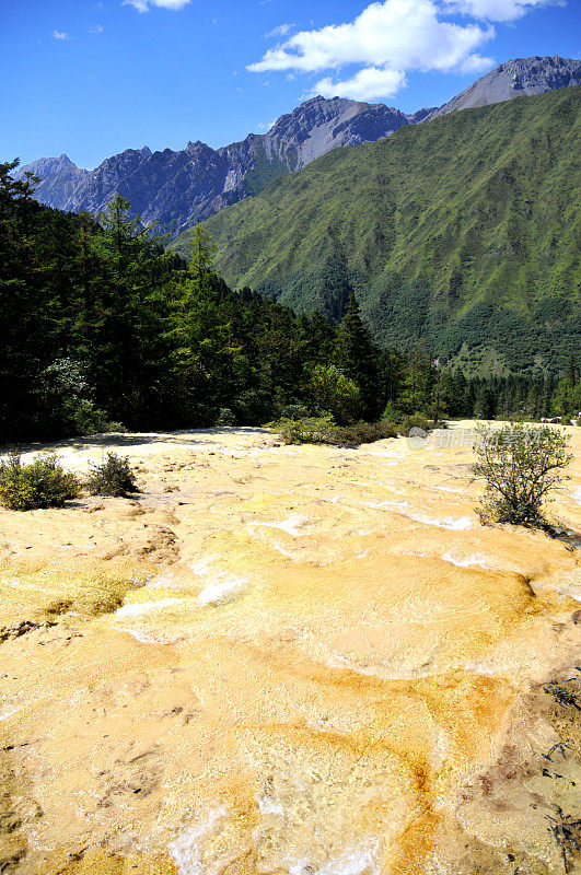 黄龙风景区的壮丽景色