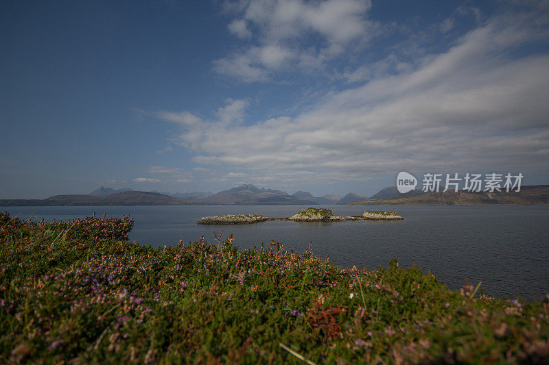 Cuillin山脉，天空之岛，从托卡瓦格在一个阳光明媚的夏日