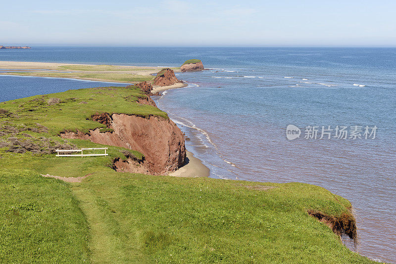 赤壁海岸线和海滩