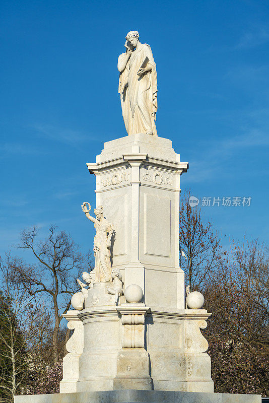 和平纪念碑，纪念美国内战期间在海上遇难的人。该纪念碑位于华盛顿特区市中心，建于1878年。