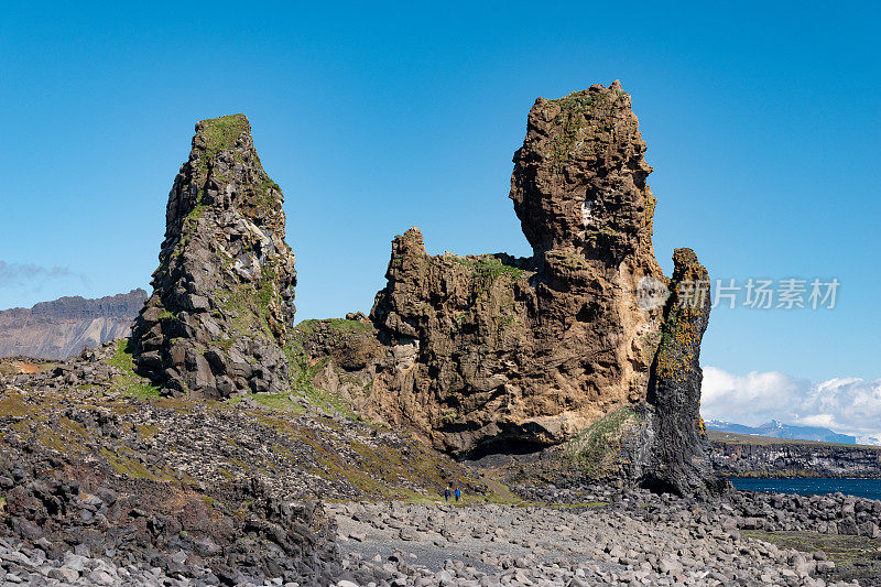 冰岛西部Snaefellsnes半岛的Londrangar玄武岩悬崖