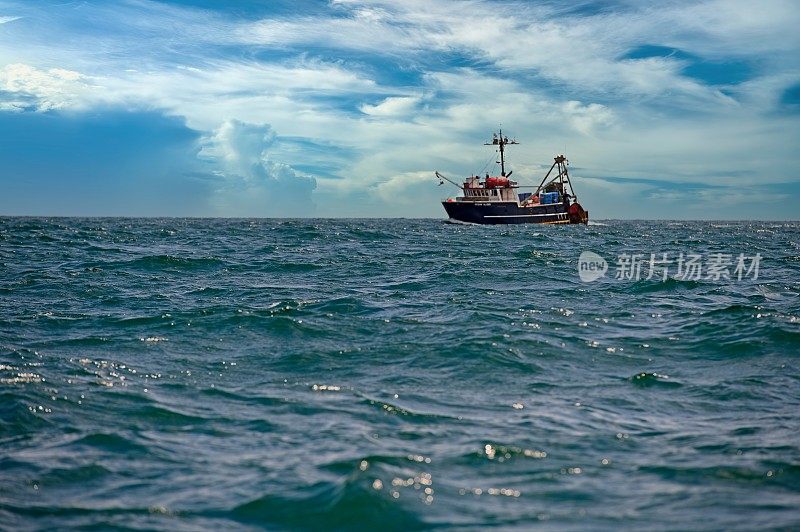 加拿大纽芬兰海岸的渔船