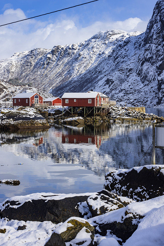 挪威罗弗敦群岛上的传统渔民的房子，现在主要用作游客的住宿
