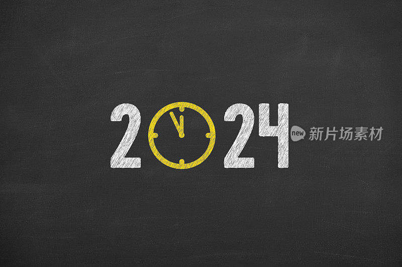 新年概念2024倒计时时钟在黑板背景