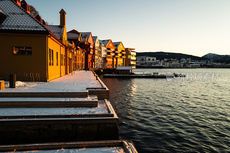 挪威的卑尔根，雪后有太阳