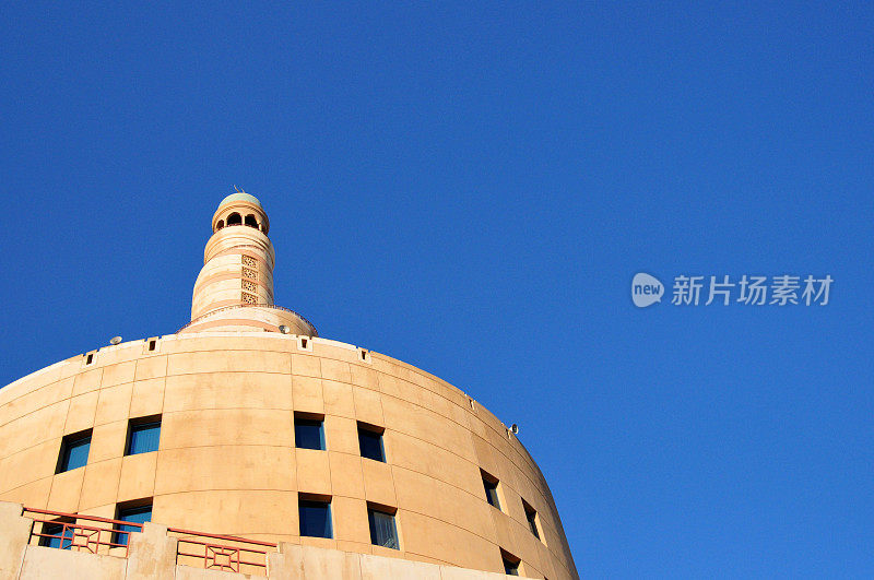 抬头看“螺旋清真寺”，阿卜杜拉·本·扎伊德·阿尔·马哈茂德伊斯兰文化中心，卡塔尔多哈