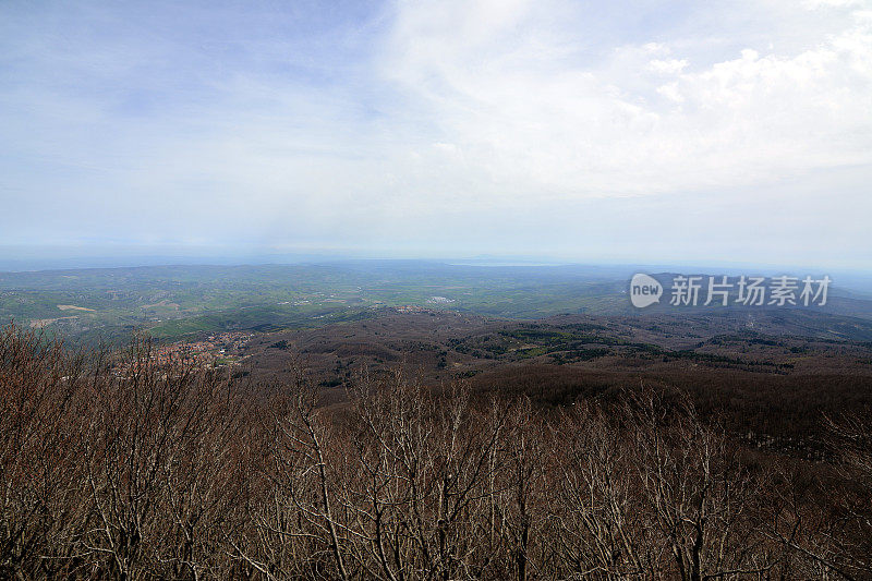 托斯卡纳的阿米亚塔山全景图