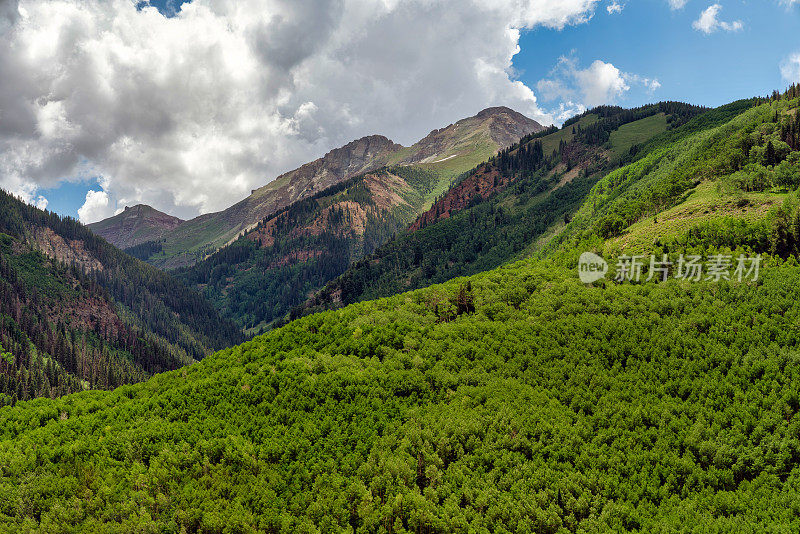 落基山脉美丽的山景