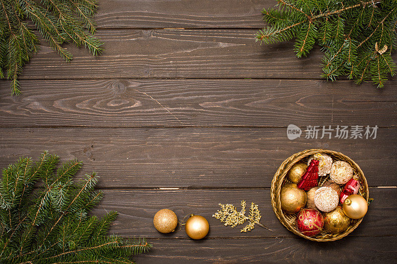 以木板为背景的新年圣诞概念。平铺，俯视图的概念