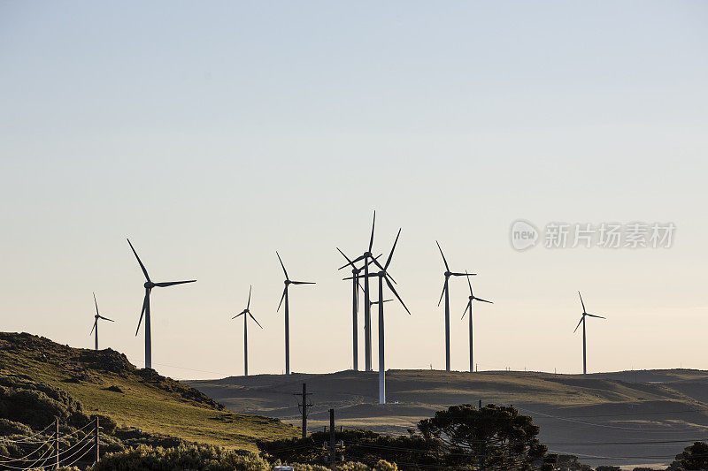 傍晚时分，巴西圣卡塔琳娜山区的风力发电厂