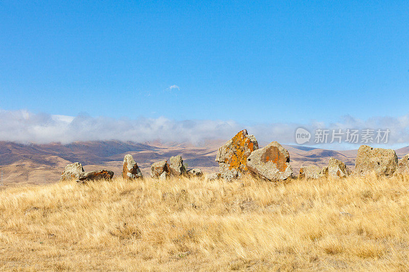 在Zorats-Karer或Karahunj站着的石头。亚美尼亚Syunik地区古代巨石群。