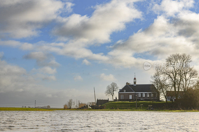 Schokland前岛在荷兰的Zuiderzee，现在再次被水包围在Noordoostpolder