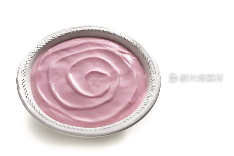 粉红色浆果酸奶碗孤立在白色背景草莓