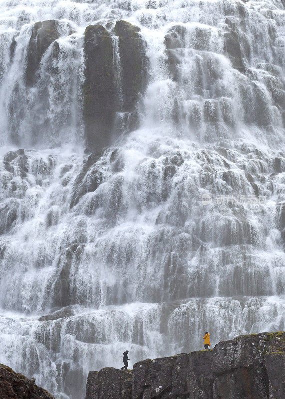 Dynjandi，冰岛，2021年8月6日:Dynjandi是冰岛西峡湾最著名的瀑布