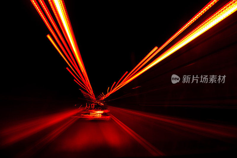 黑夜的高速公路，光明的隧道，高速运动