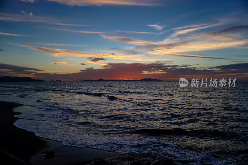 美丽的日落自然海洋景观股票照片