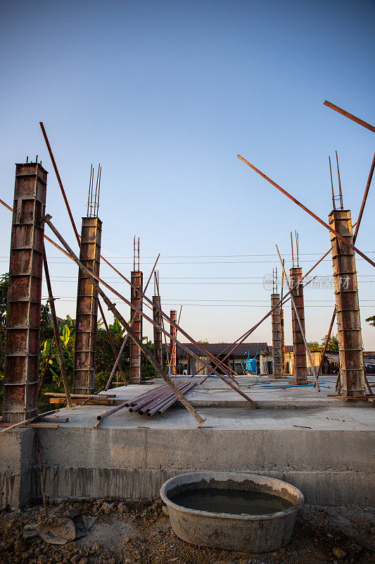 新建房屋的地基