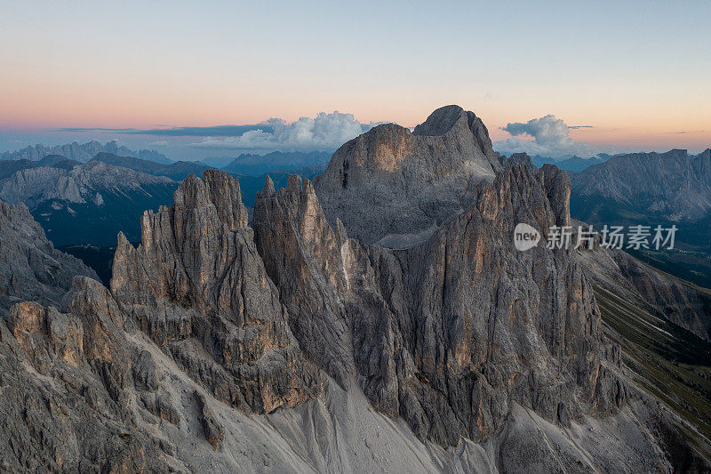 Vajolet塔的阿尔卑斯山环境，Dolomites，意大利