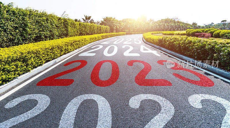 空柏油路，编号为2022、2023和2024