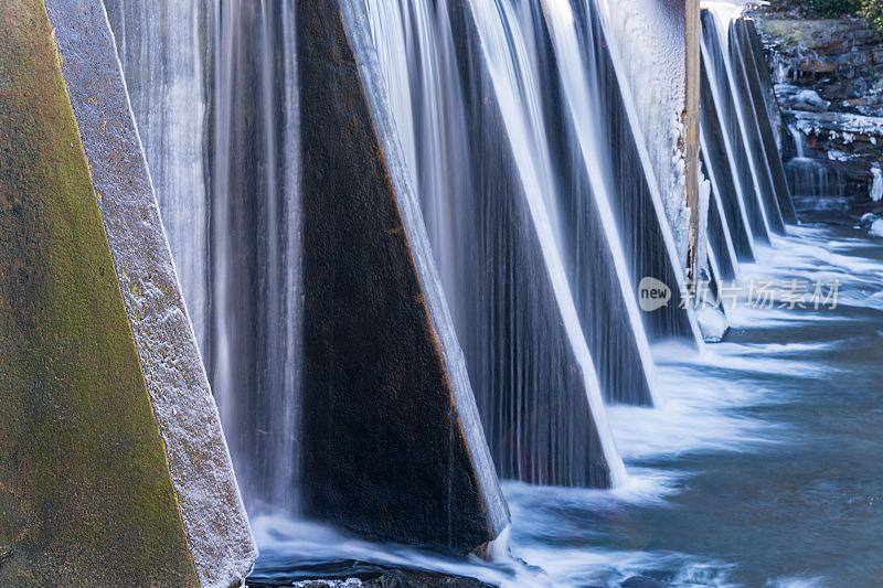 阿拉巴马州德索托瀑布附近的A.A.米勒大坝