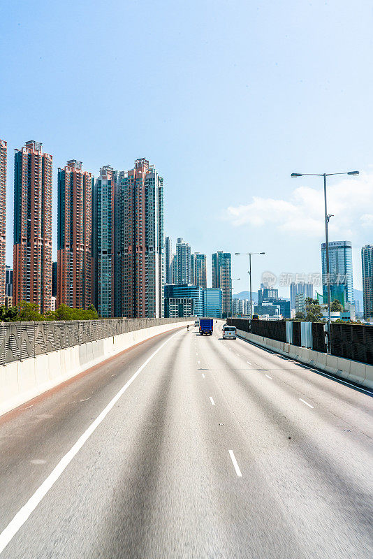 香港城前的柏油路