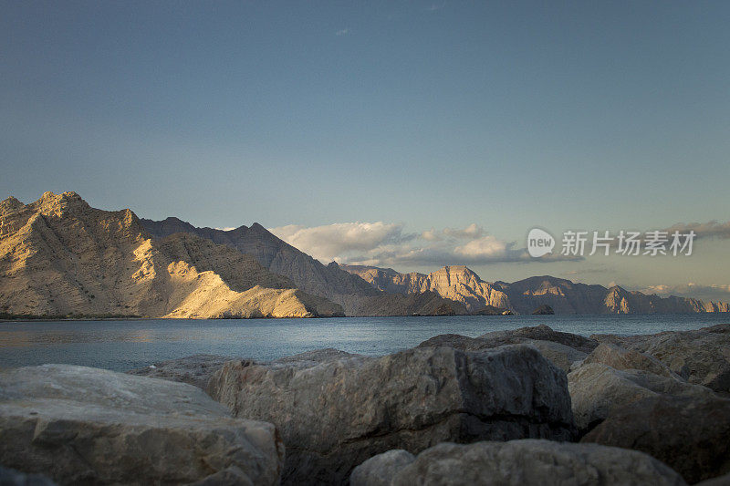 阿曼穆桑达姆的海岸线