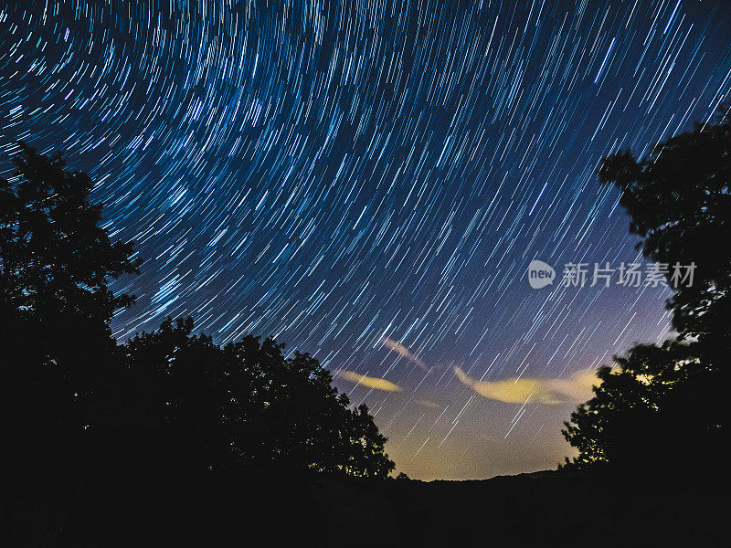 夜空中的星迹