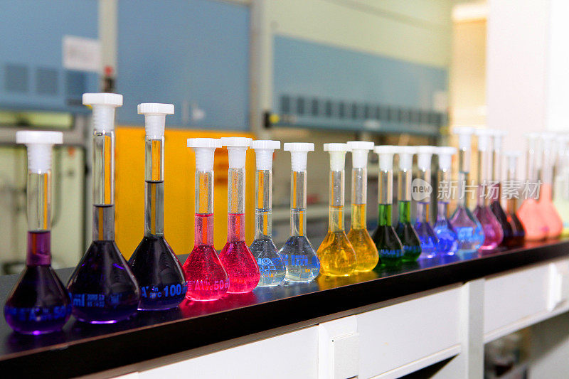 实验室设备，彩色烧瓶