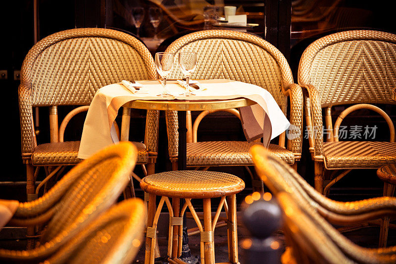 两人桌，典型的法国人Cafè，巴黎