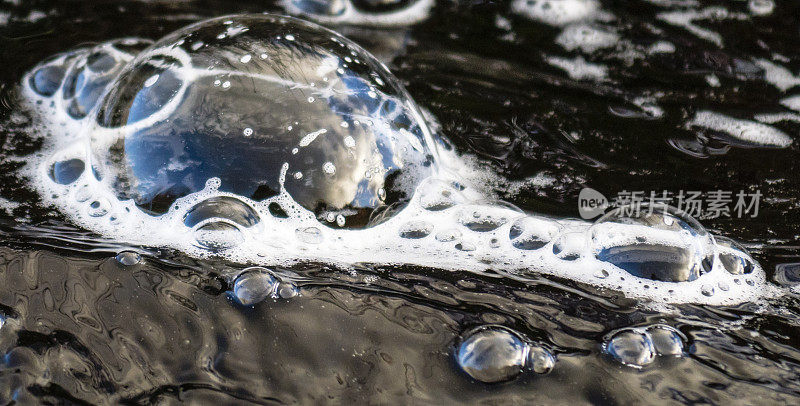 达特穆尔河中的一个大泡泡
