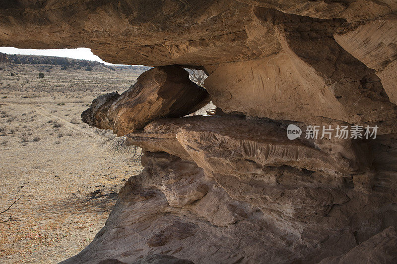 科罗拉多东南部画峡谷平原印第安人岩石艺术凹槽