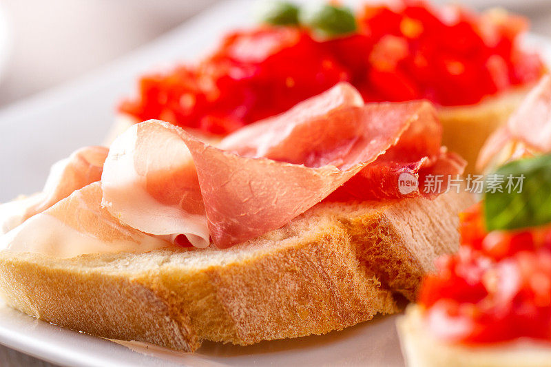 Bruschetta。