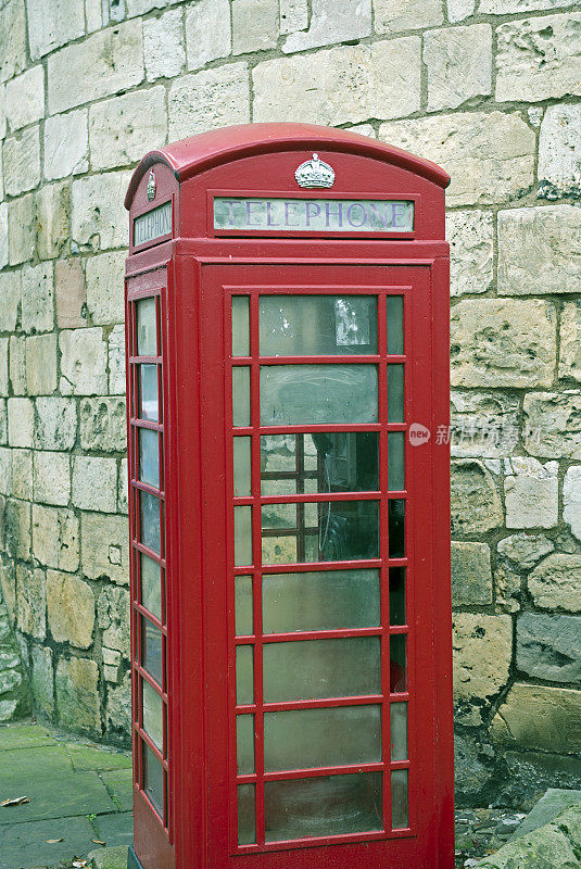 英国约克郡古罗马塔附近的电话亭