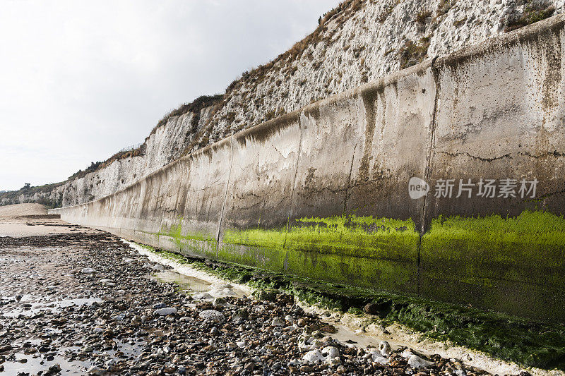 英国肯特郡防止海岸侵蚀的海堤