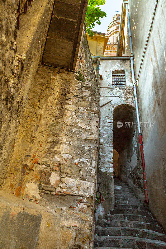 狭窄的步行街Menton，法国