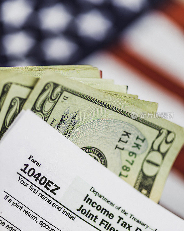 美国税单1040EZ，美国国旗和美元