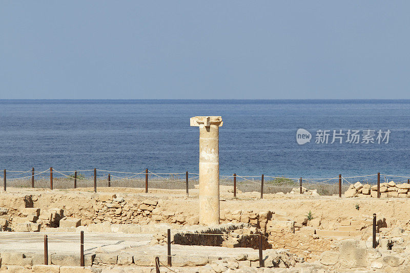 塞浦路斯帕福斯考古遗址的一根古罗马柱