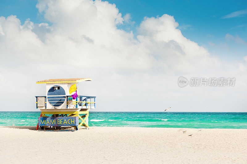 南海滩，迈阿密，佛罗里达救生员小屋等待春假旅行