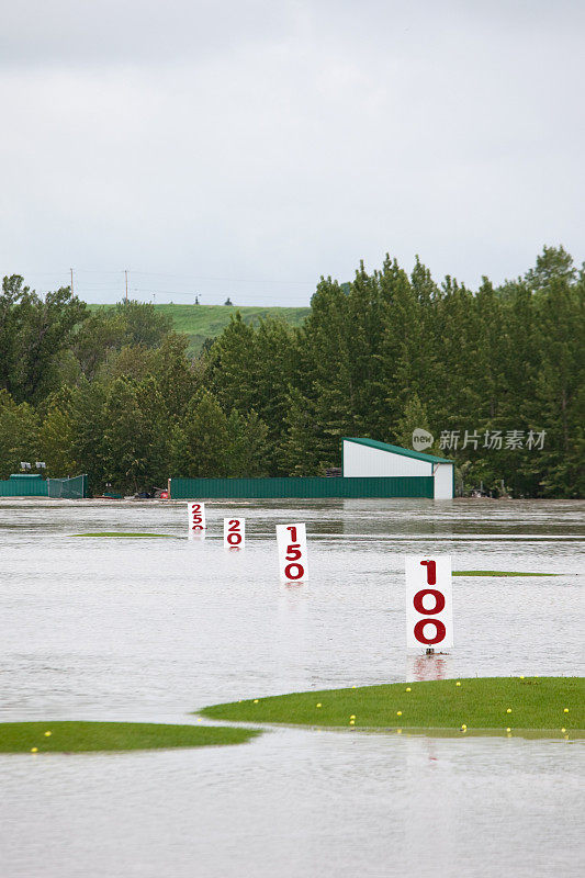 高尔夫球场练习场洪水