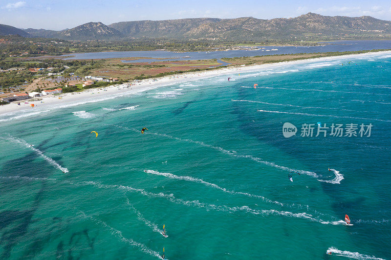 意大利撒丁岛的风筝和冲浪海滩