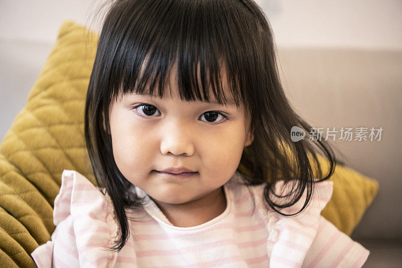 4岁中国女孩的肖像